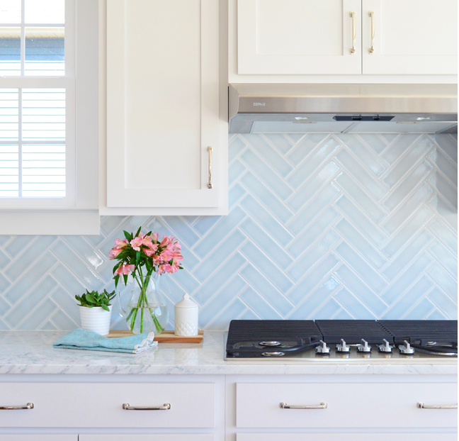 white kitchen blue backsplash