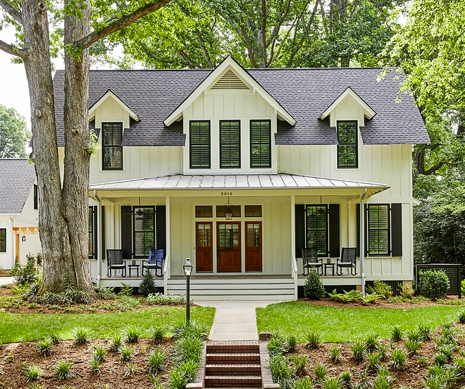 Dover White exterior paint color by sherwin williams